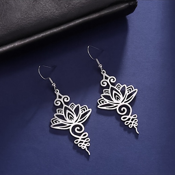 ⚜️[𝟯/$𝟮𝟴]⚜️NEW Large Lotus Stainless Steel Earrings - Picture 6 of 7